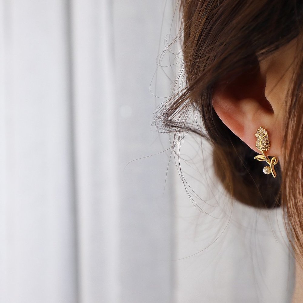 NEW 14K Gold Plated Diamond Rose Pearl Earrings - Picture 2 of 10